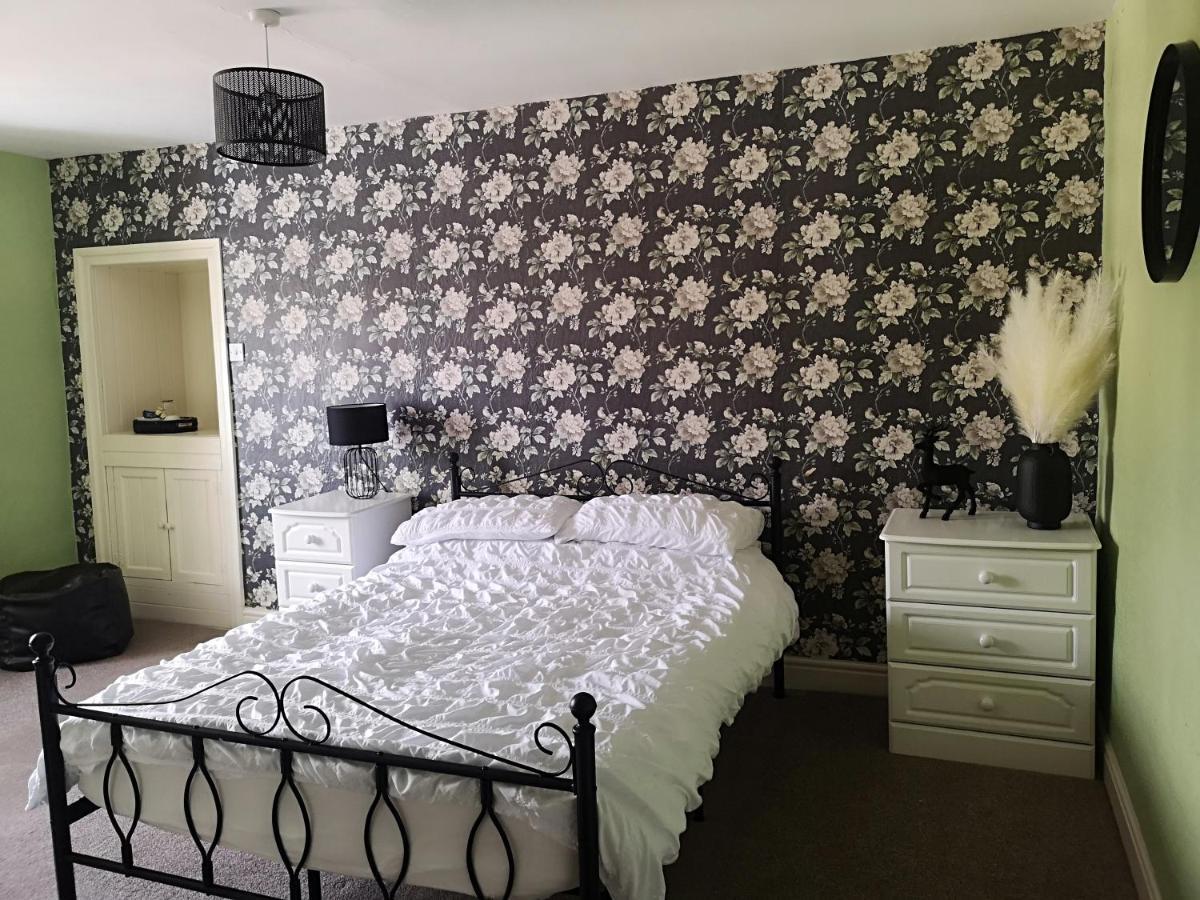 Red Lion Hotel Ystrad Meurig Екстериор снимка